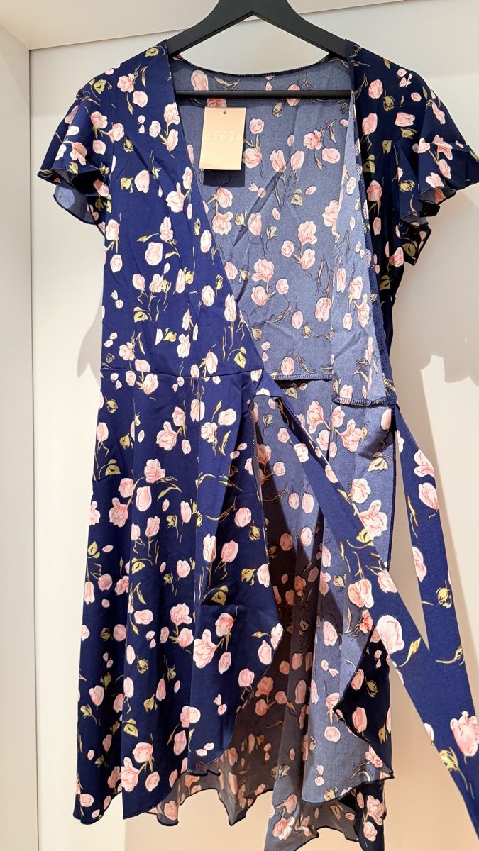 Robes: Sommer Wickelkleid Grösse S NEU – Neuf avec emballage d'origine à Eiken par sanyok700