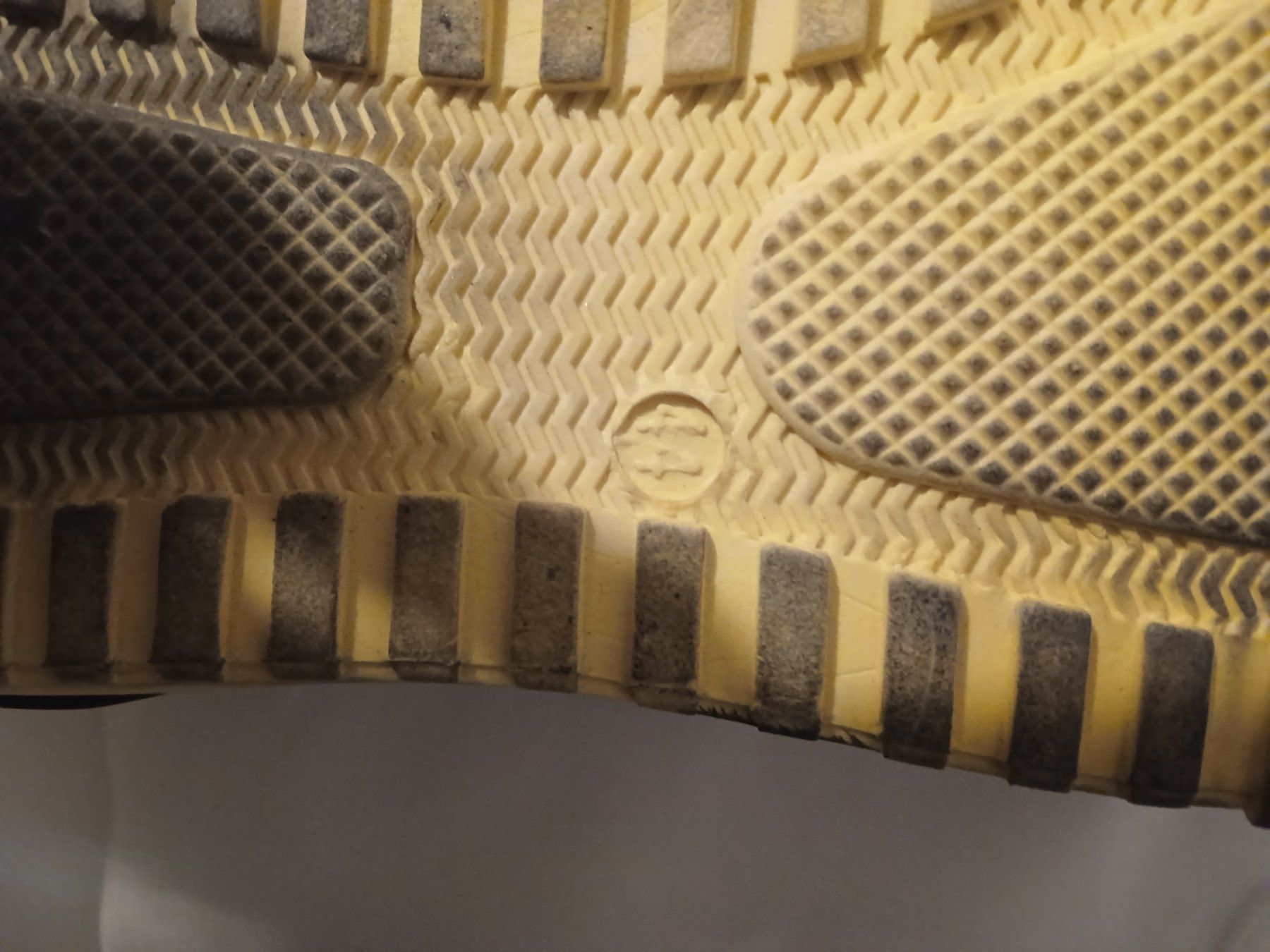 Scarpe da uomo: Schuhe Schwarz Gelb 44 – Usato da Spiez venduto da easydialog2014 2
