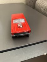 Spielzeugauto rot mit coolem Design!