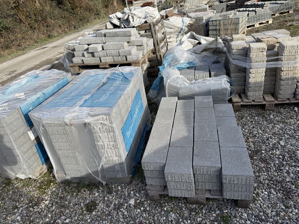 Rivestimenti per pavimenti: Diverse Betonbodenbeläge – Nuovo (secondo la descrizione) da Aesch BL venduto da strawberry.
