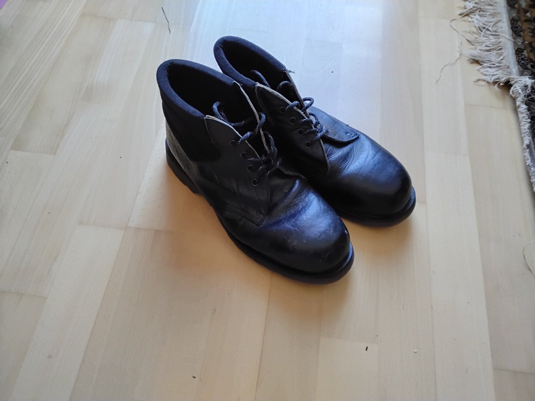 Dr. Martens Herrenschuhe: Dr. Martens Herrenschuhe Gr. 43 – Gebraucht aus Rorschach von Bewegung02 3