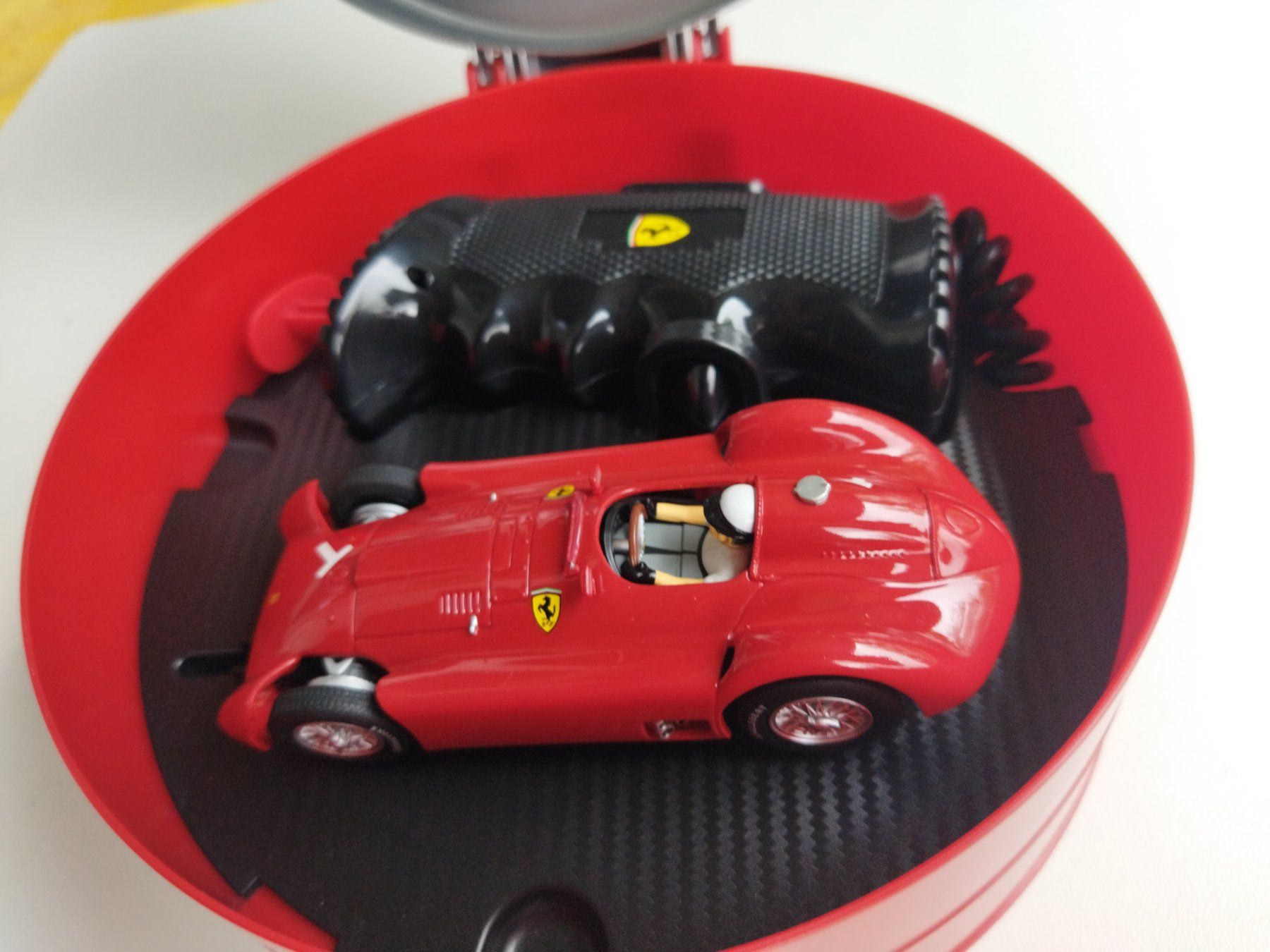 Carrera Piste: Ferrari D50 rot von Carrera Evolution 1/32 mit Handregler – Nuovo e nell'imballaggio originale da La Chaux-de-Fonds venduto da Bausaetze