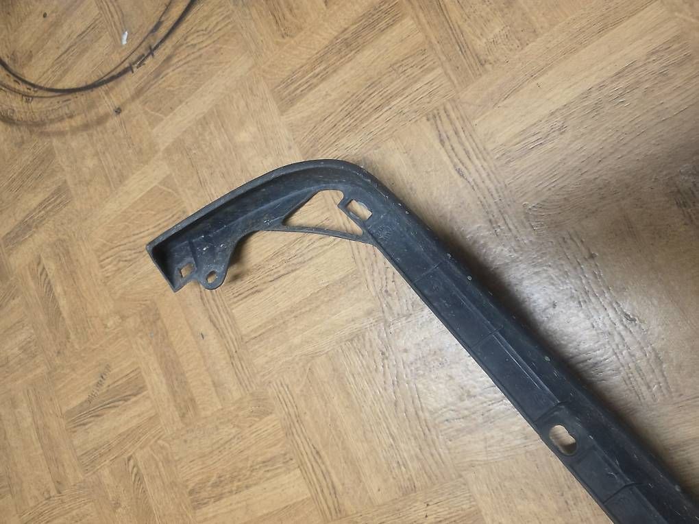 Toutes les pièces auto: Golf 2 Frontspoiler klein  – D'occasion à Muotathal par Timistin