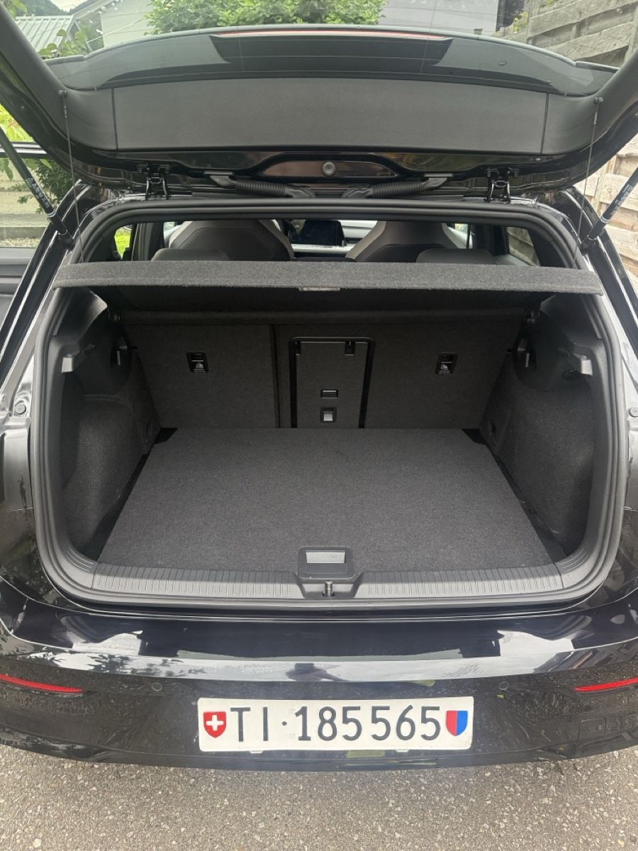 VW Automobili: Golf R-Line 2024 150CV  – Usato da Verscio venduto da gshoplug 3