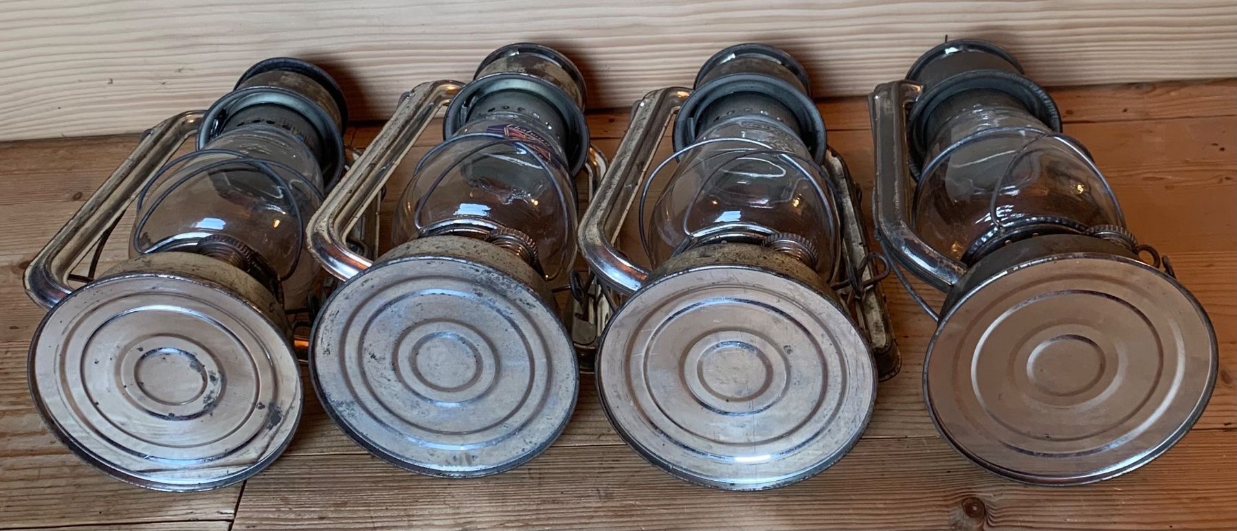Lampes & Eclairage: 4 Petrollaternen Chalwyn der CH Armee – D'occasion à Goldingen par Bergler012 5