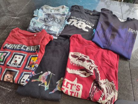 6 T-Shirt Grösse 158 blau, rot, schwarz
