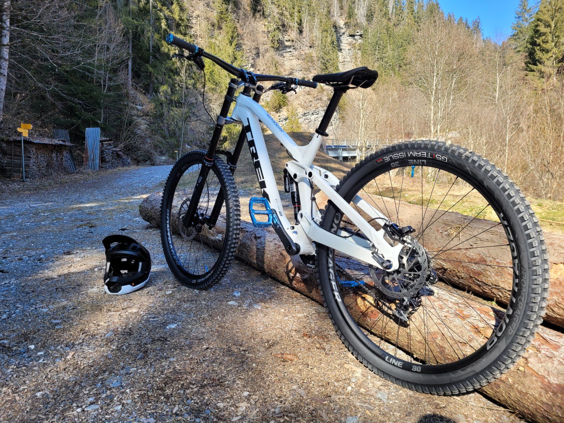 Trek Velos: Neuwertiges Trek Session 9.9 – Neu (gemäss Beschreibung) aus Matten(St.Stephan) von hei_j62d 1