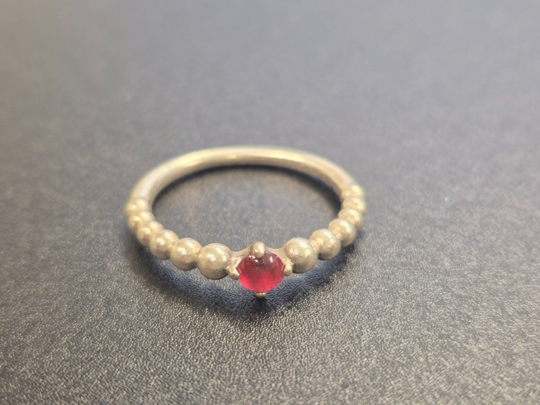Bagues: Ring Silber 925 mit rotem Stein – D'occasion à Luzern par lupol_Verwertungen