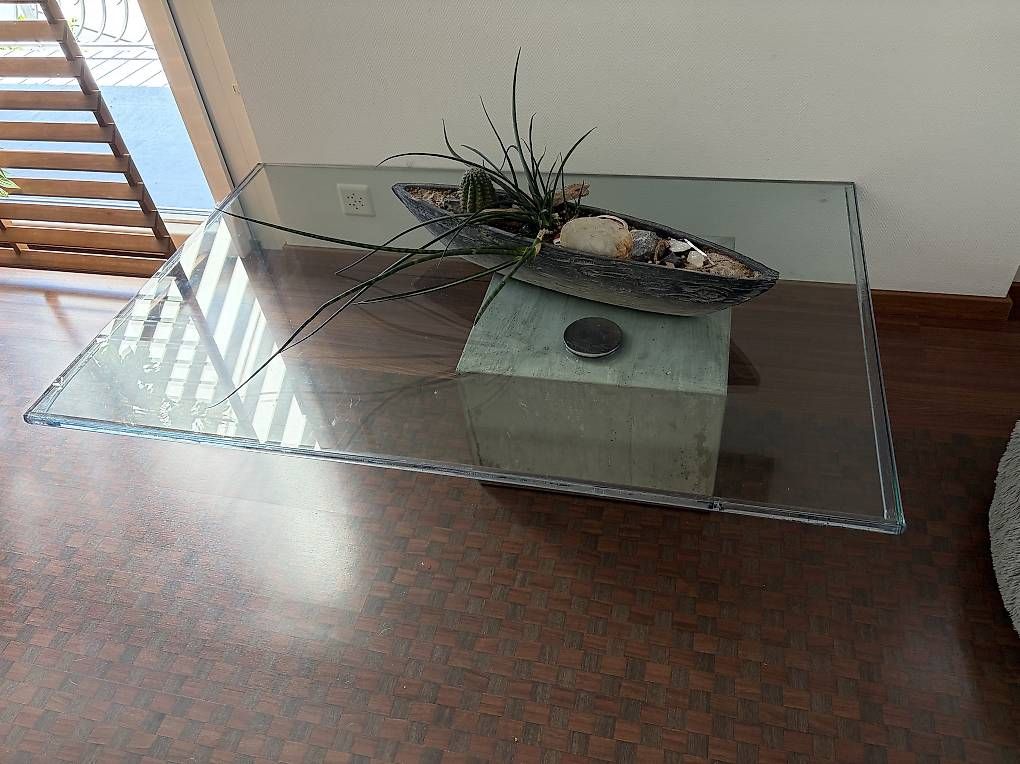 Tavoli: Exklusiver Designertisch Echtglas auf Beton – Usato da Luzern venduto da Nufi6 4