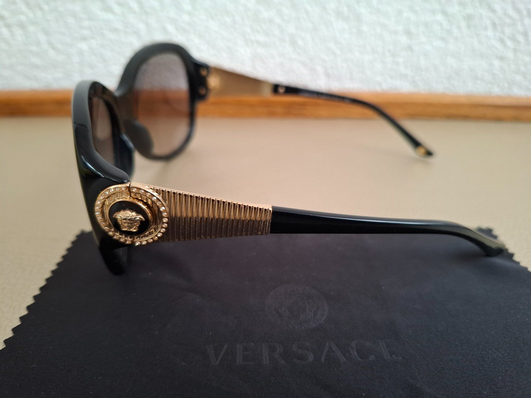 Versace Lunettes & Verres: 🌟 Superbes Lunettes de Soleil VERSACE - MOD 4237-B – D'occasion à Meinier par Gattuso22 1