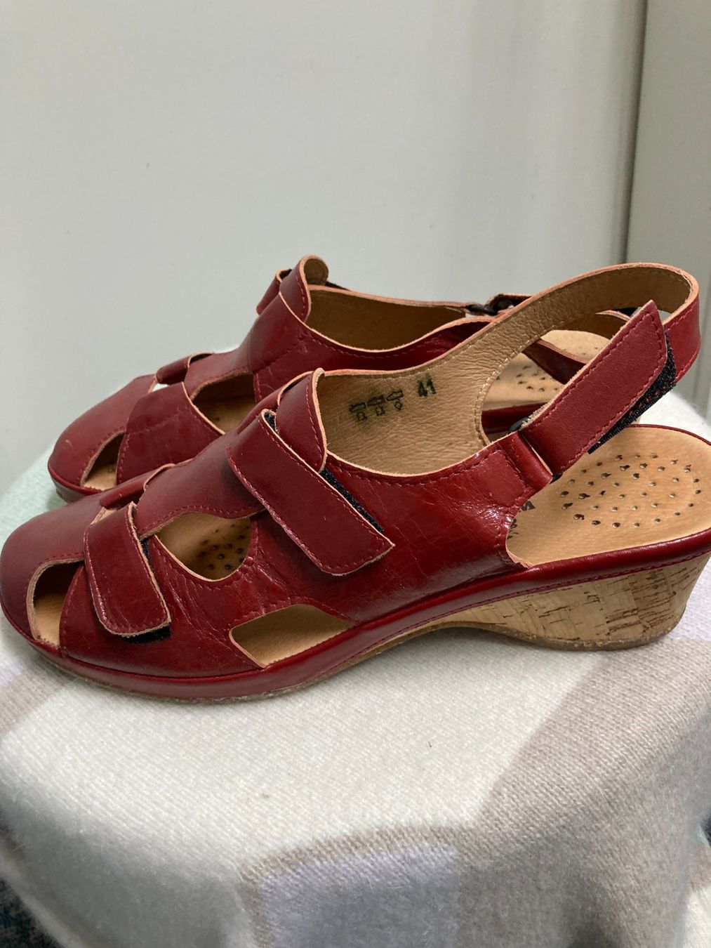 Scarpe da donna: Rote bequeme Sandaletten – Nuovo e nell'imballaggio originale da Villmergen venduto da Sandy084 3