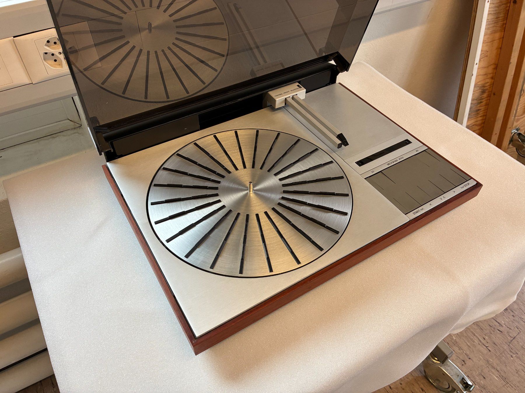 Bang & Olufsen Tourne-disques: Bang & Olufsen BeoGram 4002 - restauriert – D'occasion à Epalinges par Cchristiant