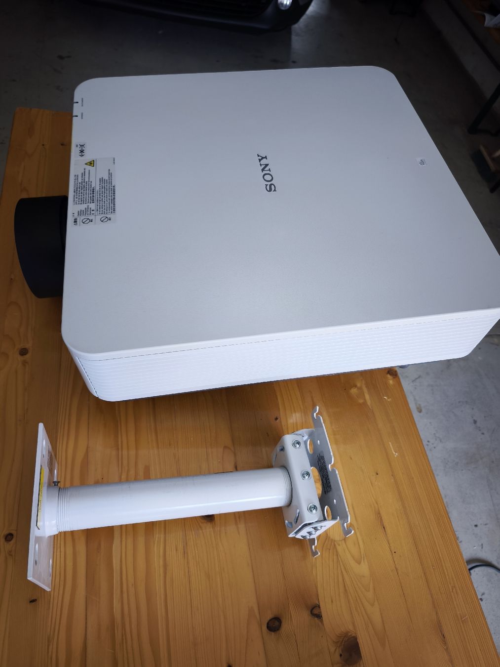 Sony Proiettori: Sony VPL FHZ700L – Usato da Henau venduto da Micla13