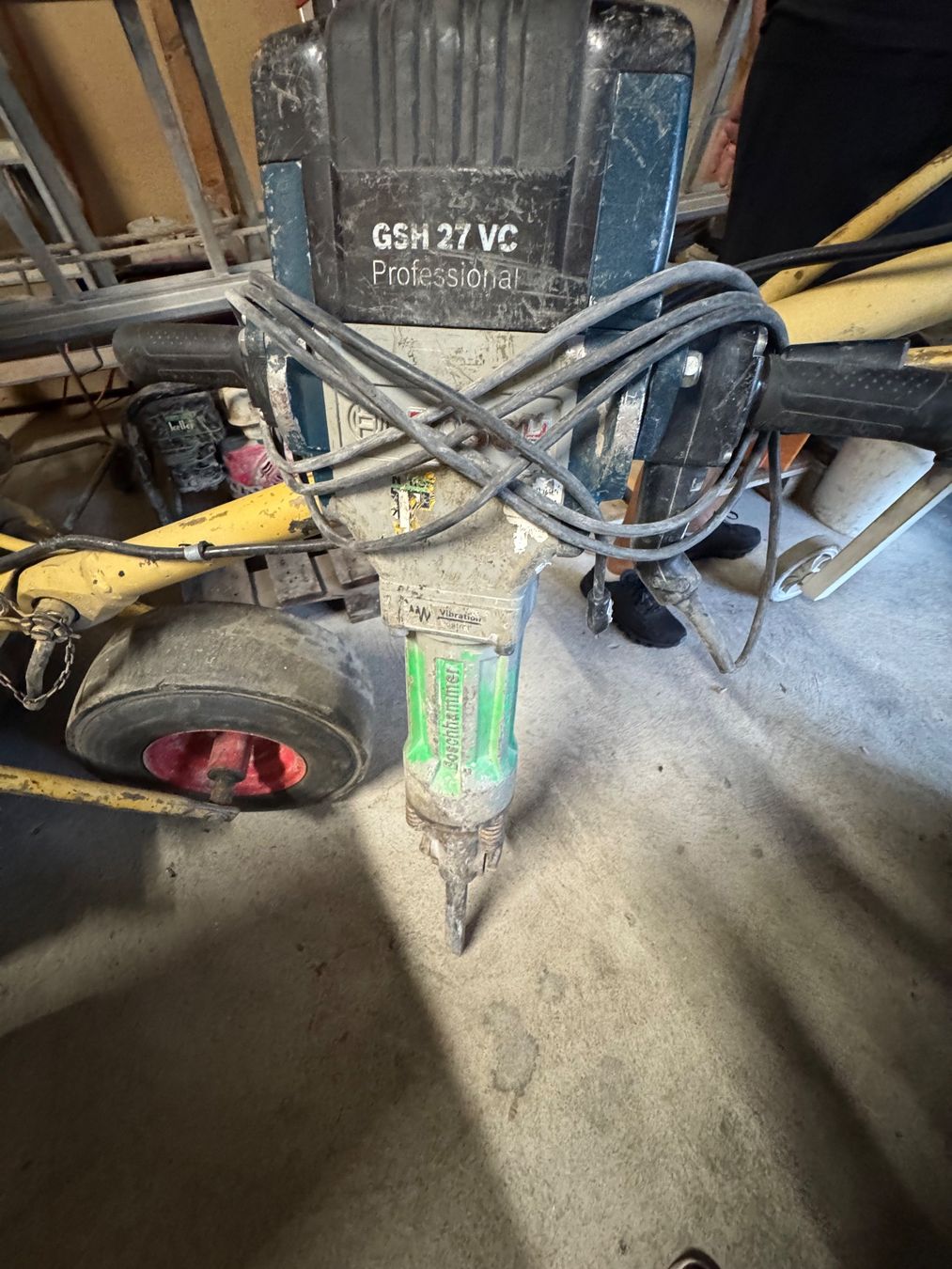 Boschung Tutte le macchine: Bosch Profesional.  GSH 27 VC – Usato da Neuenegg venduto da trimi1988 1
