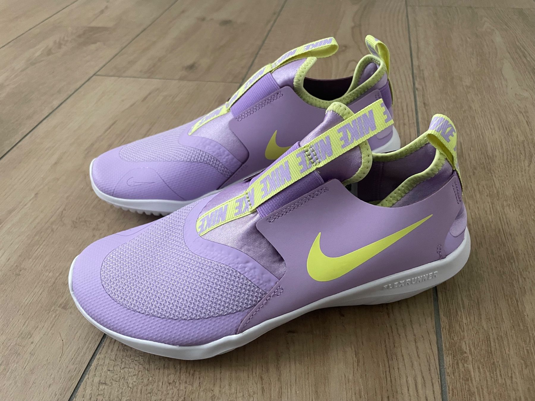 Nike Scarpe per ragazze: Nike Flex Runner (GS) Gr. 38 NEU – Nuovo e nell'imballaggio originale da Waltenschwil venduto da hansnine