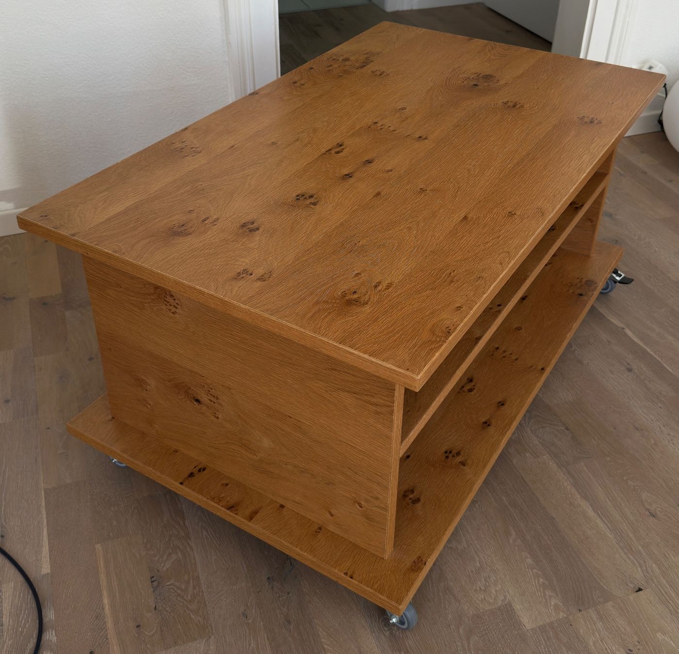 Tavoli: Couchtisch Eiche-Optik mit Rollen, modernes Design – Usato da Basel venduto da Nils1297 3
