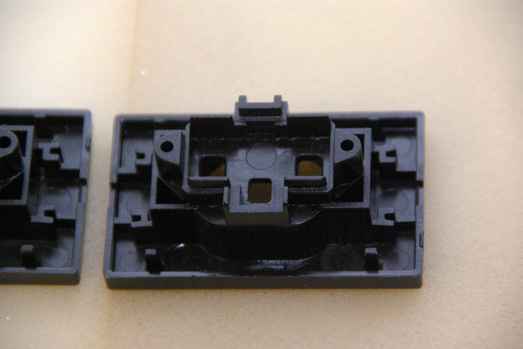 Spine: 2x FLF Steckdosen Abdeckung, schwarz – Nuovo (secondo la descrizione) da Herisau venduto da Cevianer1844 3