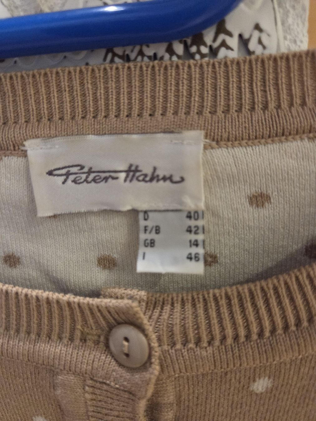 Peter Hahn Giacche: Peter Hahn Strickjacke, beige mit Punktmuster, Gr. 40 – Nuovo (secondo la descrizione) da Busswil BE venduto da Angy1974 3