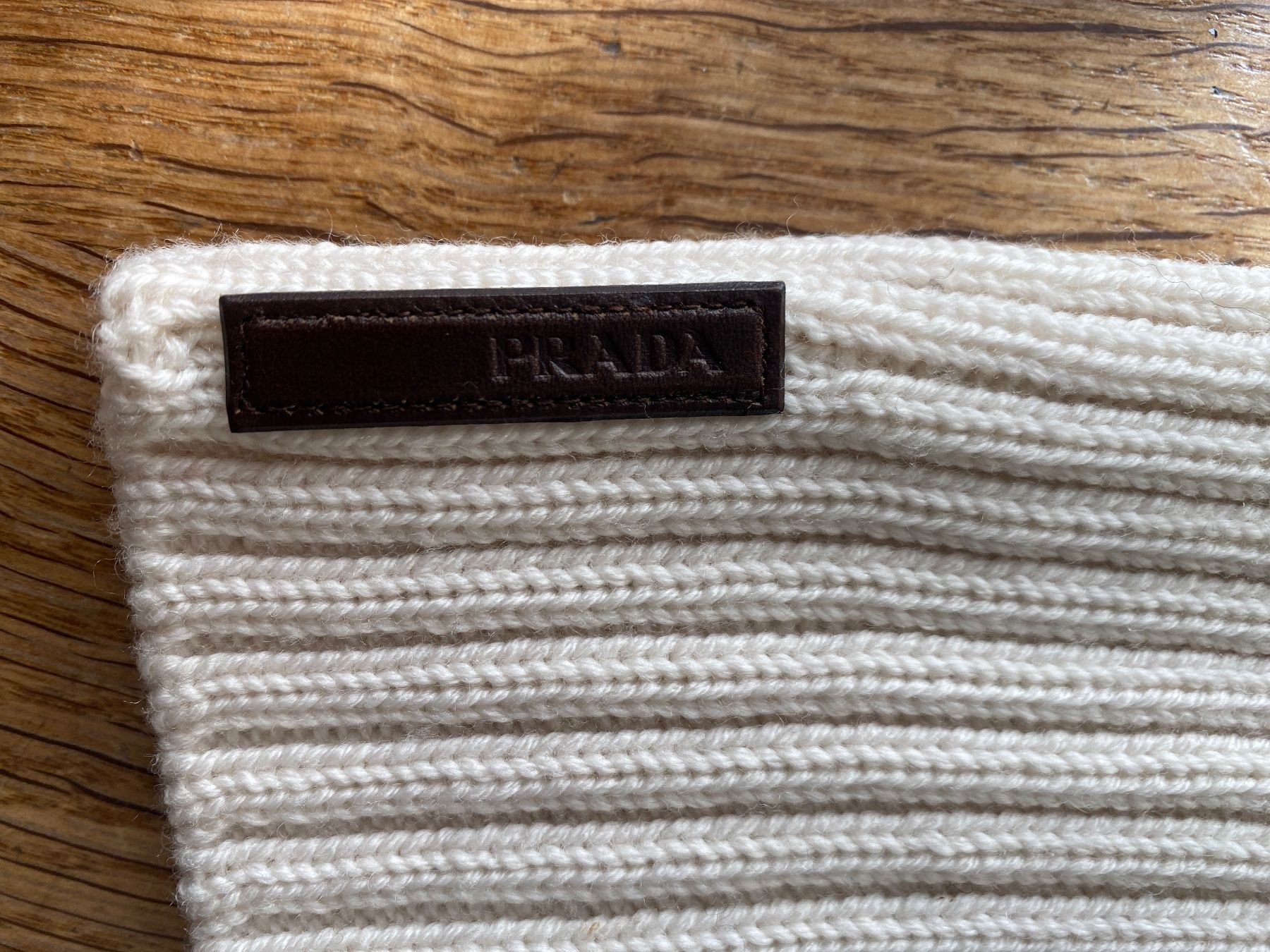 Prada Maglioni & Felpe: *PRADA* PULLOVER/ROLLKRAGENPULLOVER ca. S/M ecrù Strickpulli – Usato da Frauenfeld venduto da Boldi46 1
