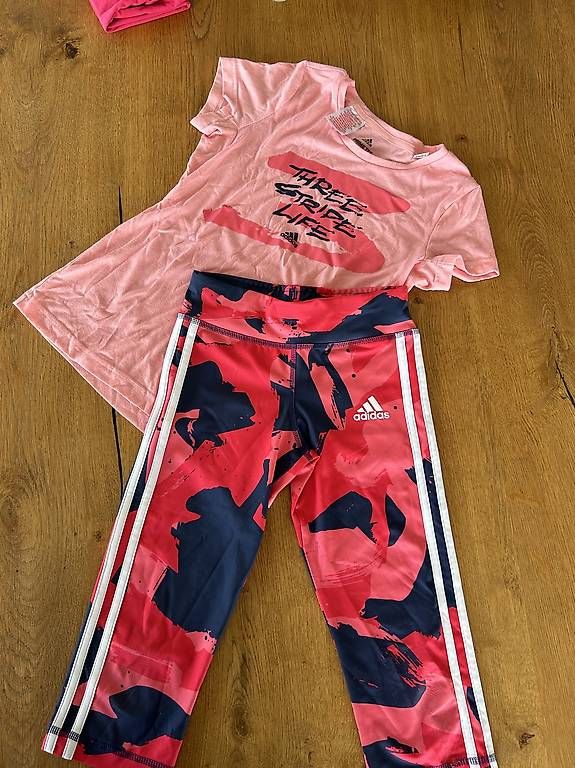 Adidas Kleiderpakete & -sets: Adidas Turnkleider Gr. 140 Rosa – Gebraucht aus Grenchen von lor_2zpl