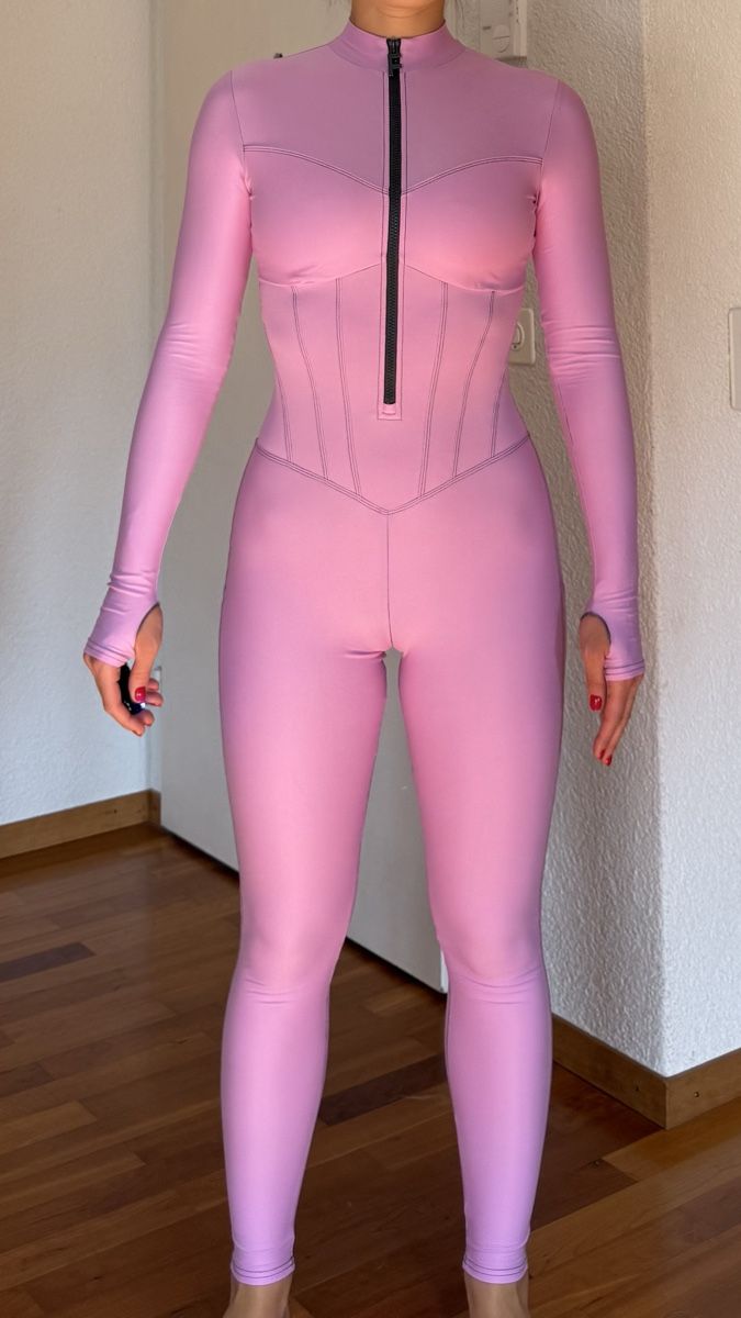 Tute: Pink Sport Jumpsuit - Size S – Nuovo (secondo la descrizione) da Zürich venduto da eli_t8nw