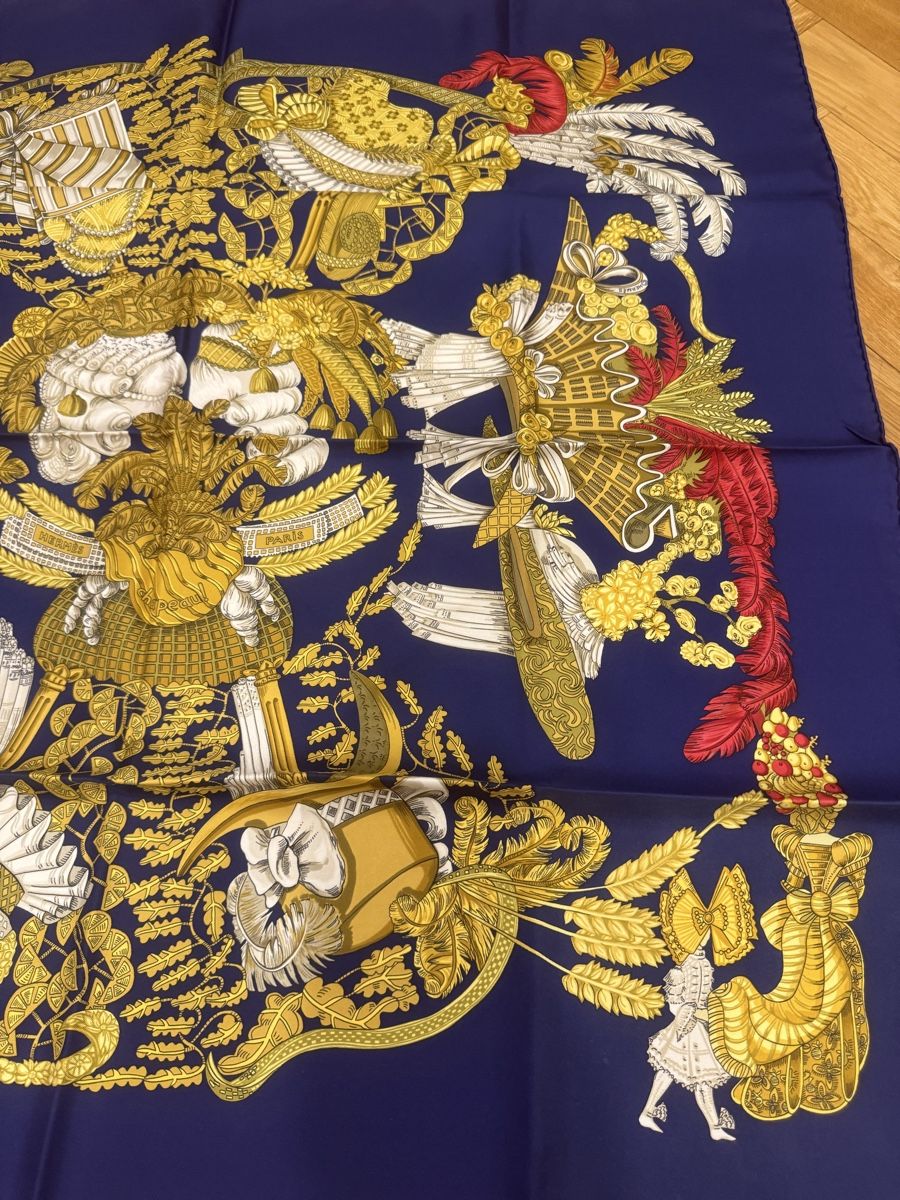 Hermès Foulard & Sciarpe: Hermes Seidenschal Dunkelblau mit Gold-Muster - – Nuovo (secondo la descrizione) da Basel venduto da ich-verkauf-dir-was 5