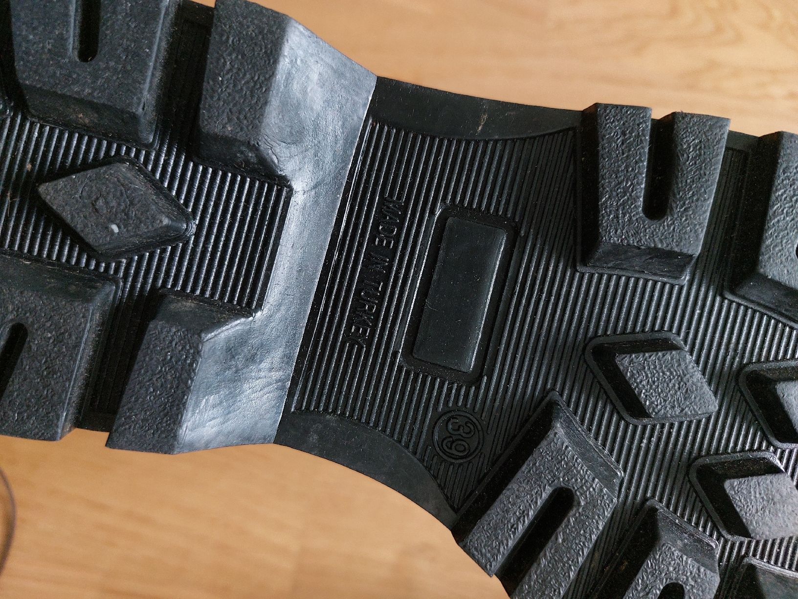 Scarpe da donna: Glänzende schwarze Stiefel, Grösse 39 – Usato da Bern venduto da titaniumsnow 3
