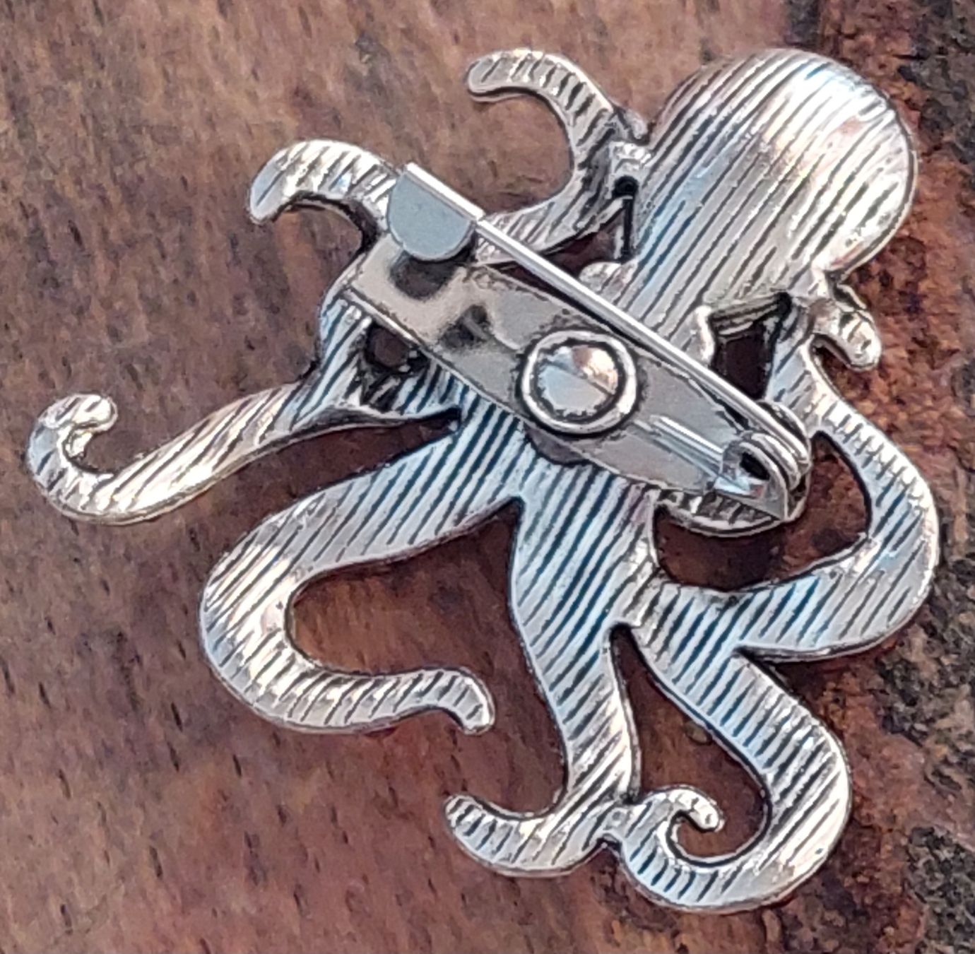 Spille & Fermagli: Brosche Tintenfisch / Octopus / Krake mit rotem Strass – Nuovo (secondo la descrizione) da Oberwil BL venduto da Hunajakakku 5