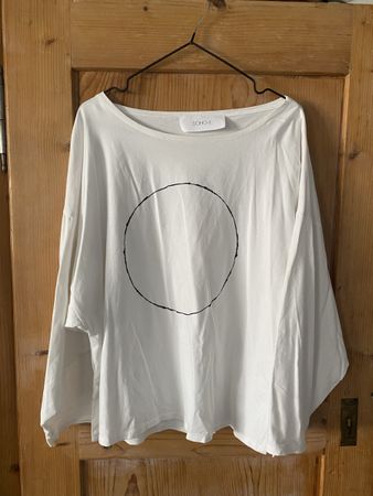 SOHO-T weisses Oberteil Grösse XS mit Kreisprint neu