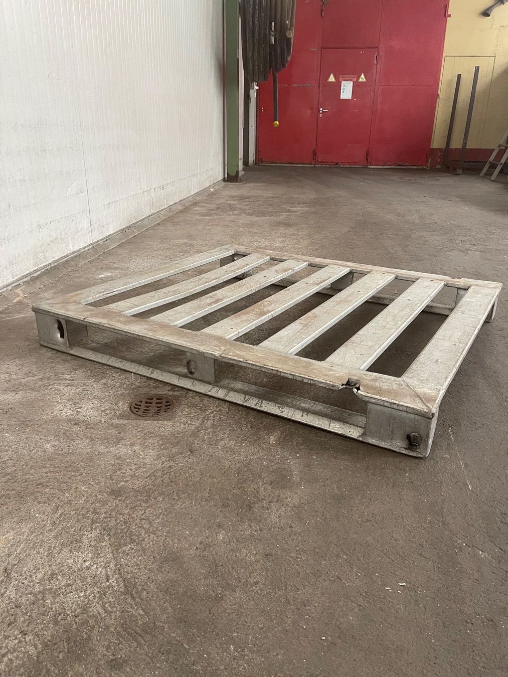 Pallets: Aluminium - Flachpallete – Usato da Herisau venduto da nat_7kdk 3