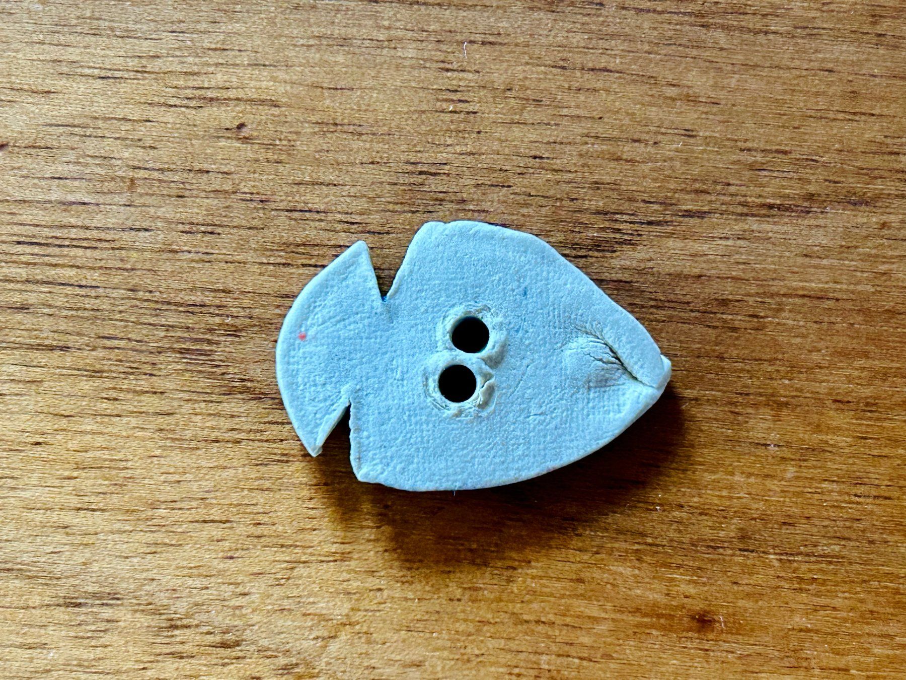 Knöpfe: Keramikknopf in Fischform – Gebraucht aus Dietlikon von Mankai 1