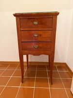 Table de nuit bois 3 tiroirs style ancien