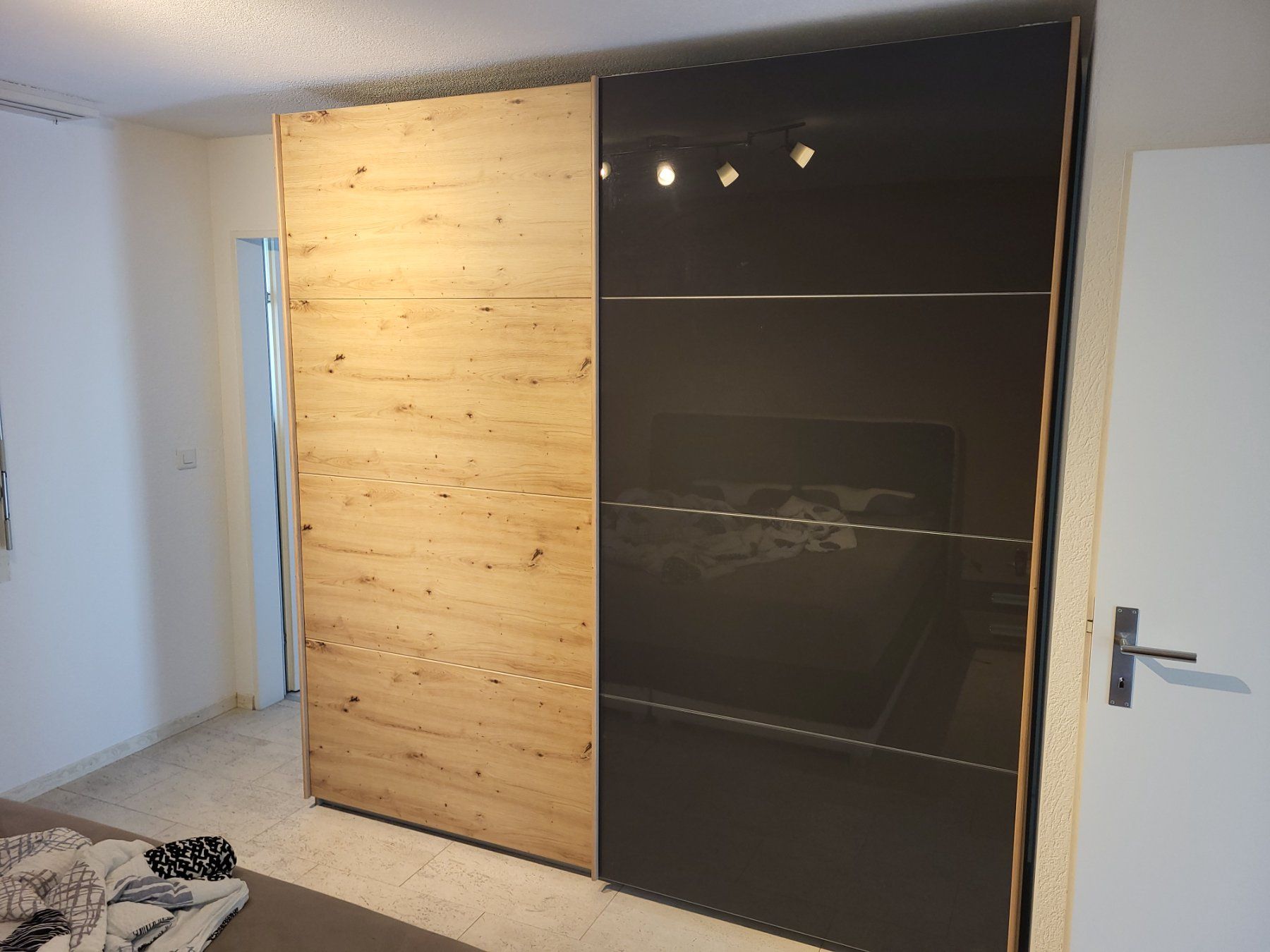 Mömax Schränke: Kleiderschrank Masse 230x230x59 – Gebraucht aus Schwyz von Millar1989