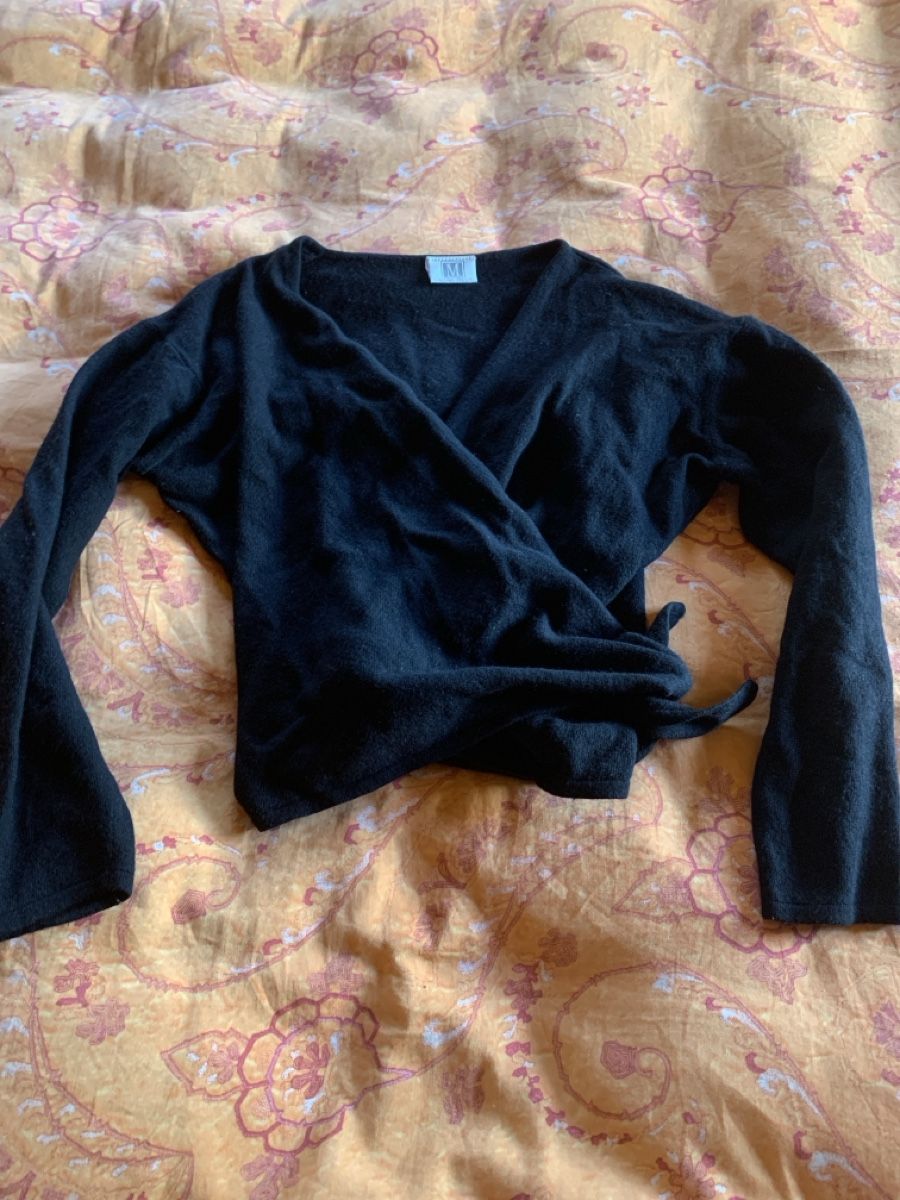 Tops: Pull cache-cœur noir M laine. Madeleine – Gebraucht aus Finhaut von dod 4