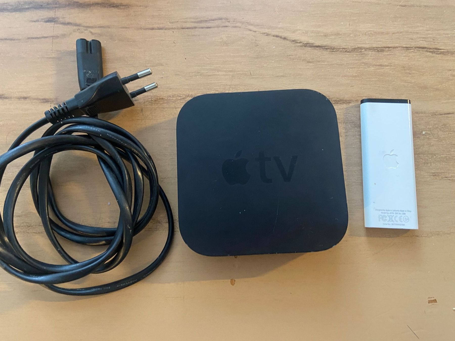 Apple Sistemi audio & multimediali: Apple TV A1427 télécommande et câble – Usato da Fribourg venduto da J334455