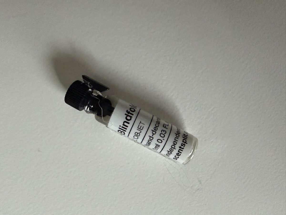 Profumi & Eau de Toilette: L'Objet Blindfold Duftprobe 1ml  – Nuovo (secondo la descrizione) da Meierskappel venduto da Philium 1