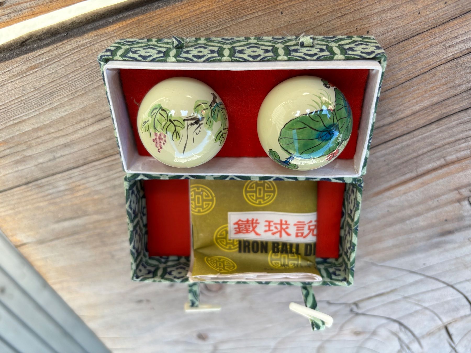 Dispositivi per massaggi: Chinesische Klangkugeln mit Box – Usato da Würenlos venduto da Ashley24 2
