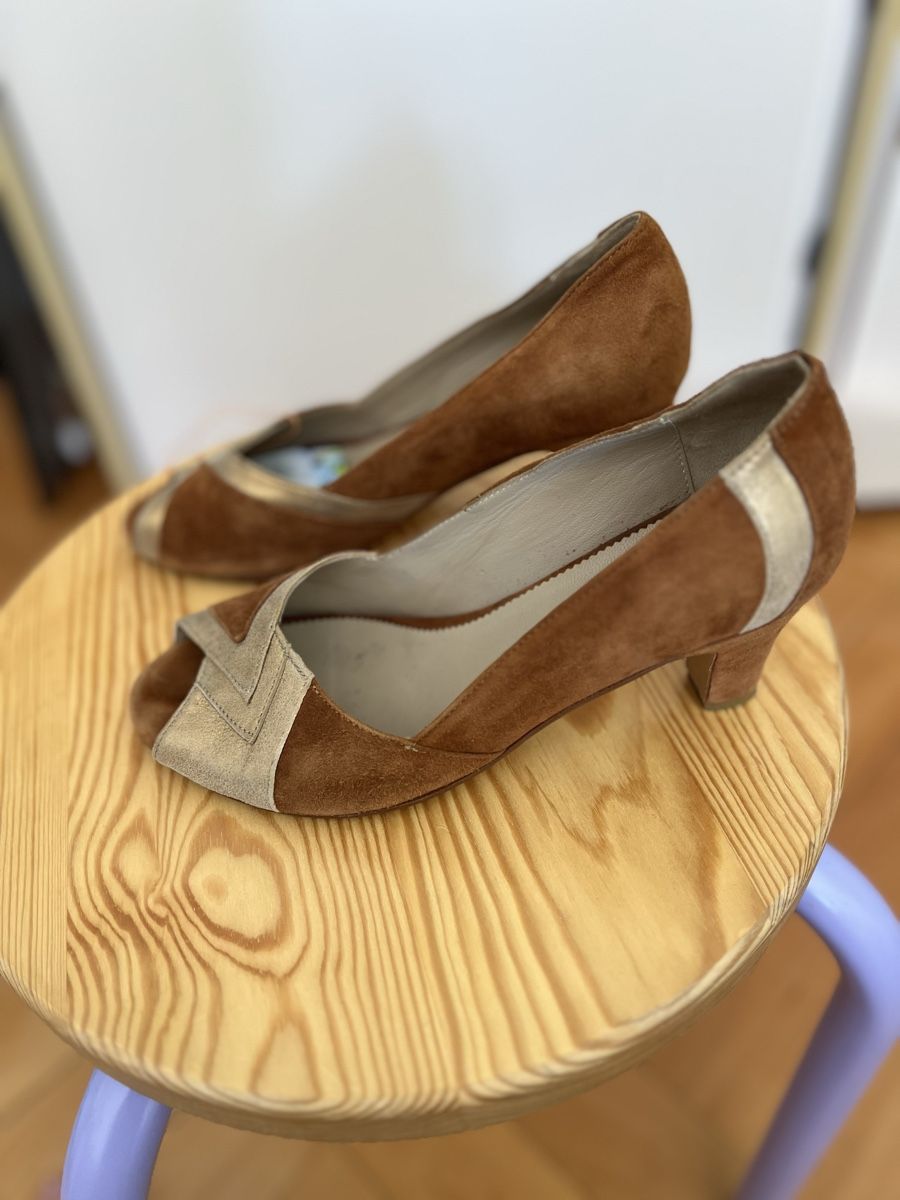 Damenschuhe: Suede peep-toe heels, caramel & gold, size 39 – Gebraucht aus Genève von jud_xrl8 1