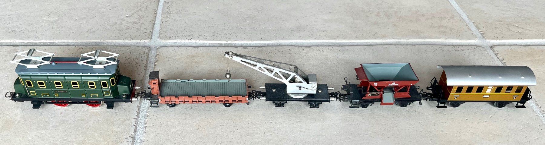 Märklin Modelleisenbahnen: Märklin Bauzug H0 – Gebraucht aus Bleiken von hbw45