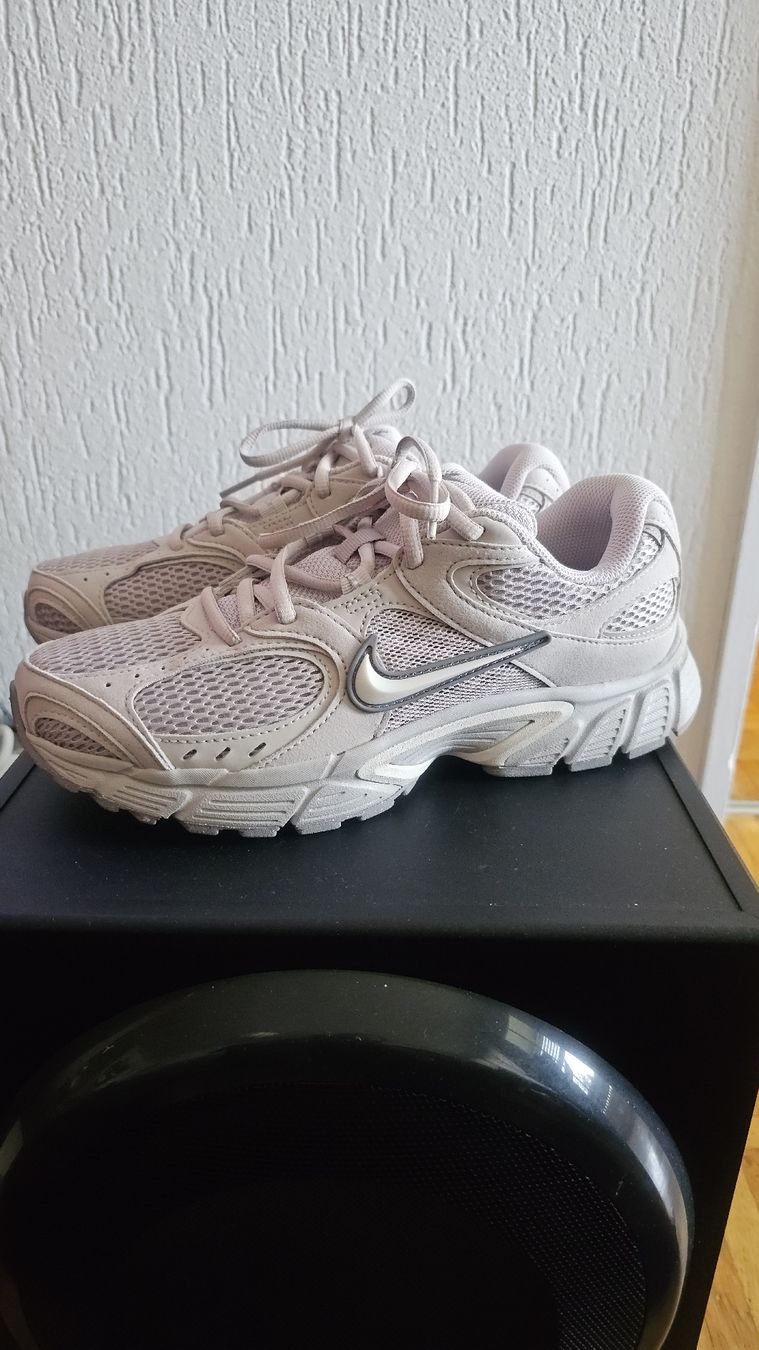 Nike Herrenschuhe: Nike Air Zoom Pegasus 40 NEW – Neu und originalverpackt aus Epalinges von Lutzka_Factory