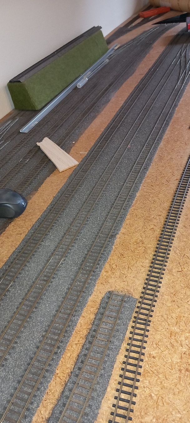 Modelleisenbahnen: Modelbahn Schienen inkl. 3 Holzplatten – Gebraucht aus Bern von eiger017 3