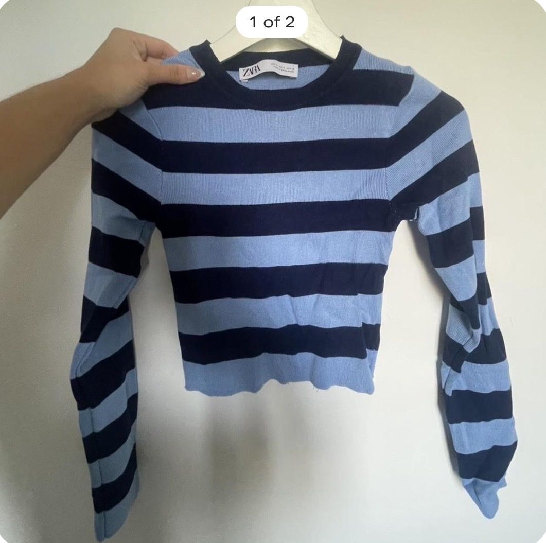 Zara Tops: pull col rond rayé bleu et marine – Gebraucht aus Ardon von loanneroch