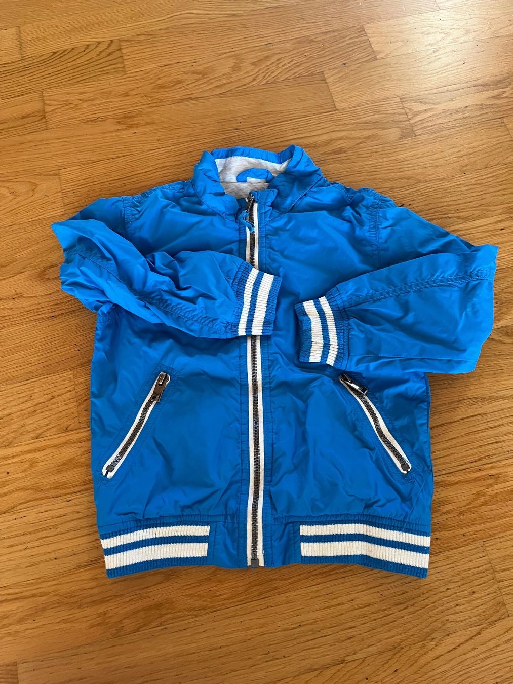 H&M Jacken & Mäntel: Sommerjacke / Windjacke Gr. 122 – Gebraucht aus Chur von cardem86