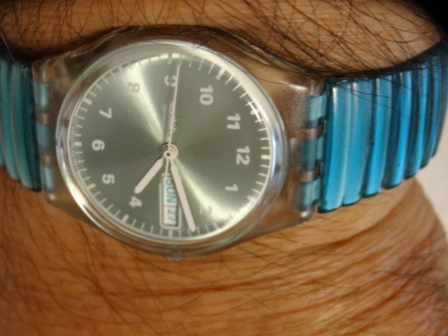 Swatch Montres: S-WATCH HERREN UHR,QUARTZ.SWISS MADE.TAG.DATE.LÄÜFT – D'occasion à zürich par ahmad01 8
