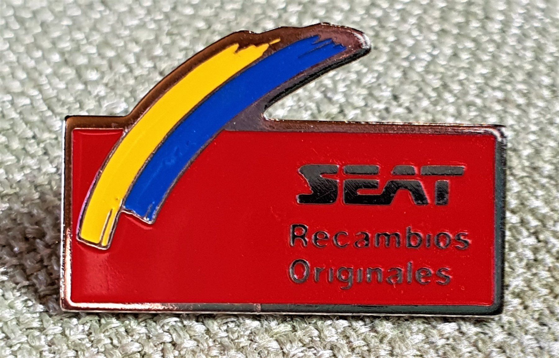 Placchette & Badge: C433 - Pin Seat Recambios Originales CH – Usato da Reinach BL venduto da Boston-Verkauf