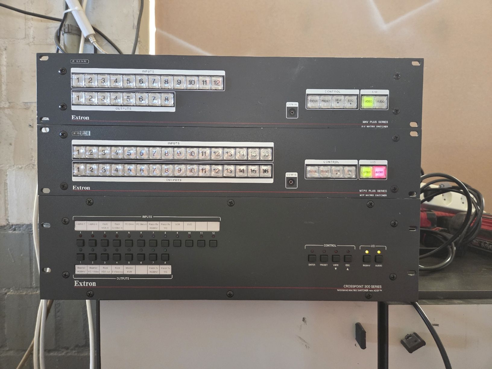 Heimkino: Extron MAV Plus MTP Plus Crosspoint 300 Matrix Switcher – Gebraucht aus Oberhasli von General-Dealer