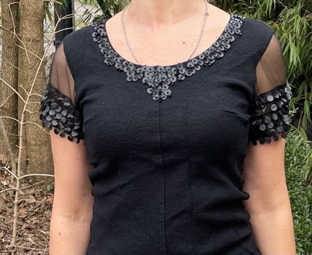 Blusa di lana con bell decorazioni di pelle e Perline
