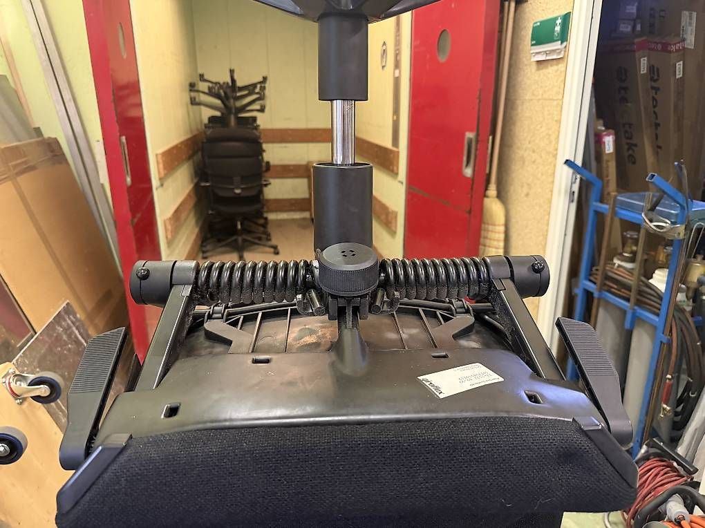 Giroflex Sedie: Giroflex Werkstattstuhl mit oder ohne Armlehne – Usato da Necker venduto da liq24 4