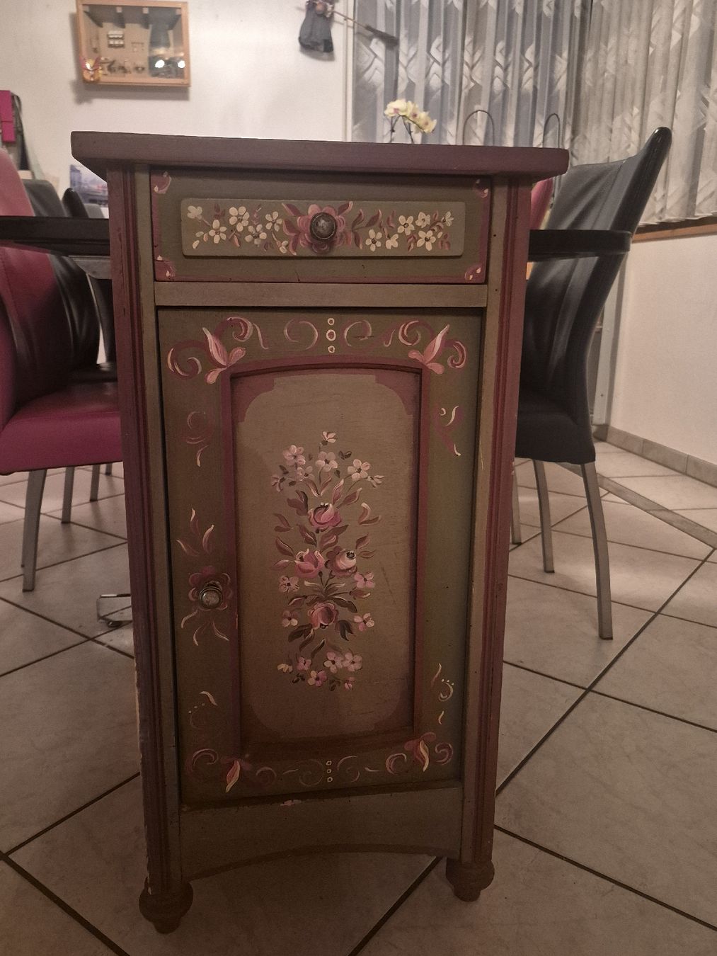 Comodini: Nachttisch bemalt mit Blumen Motiv Holz – Usato da Frauenfeld venduto da mel_2gqy 6