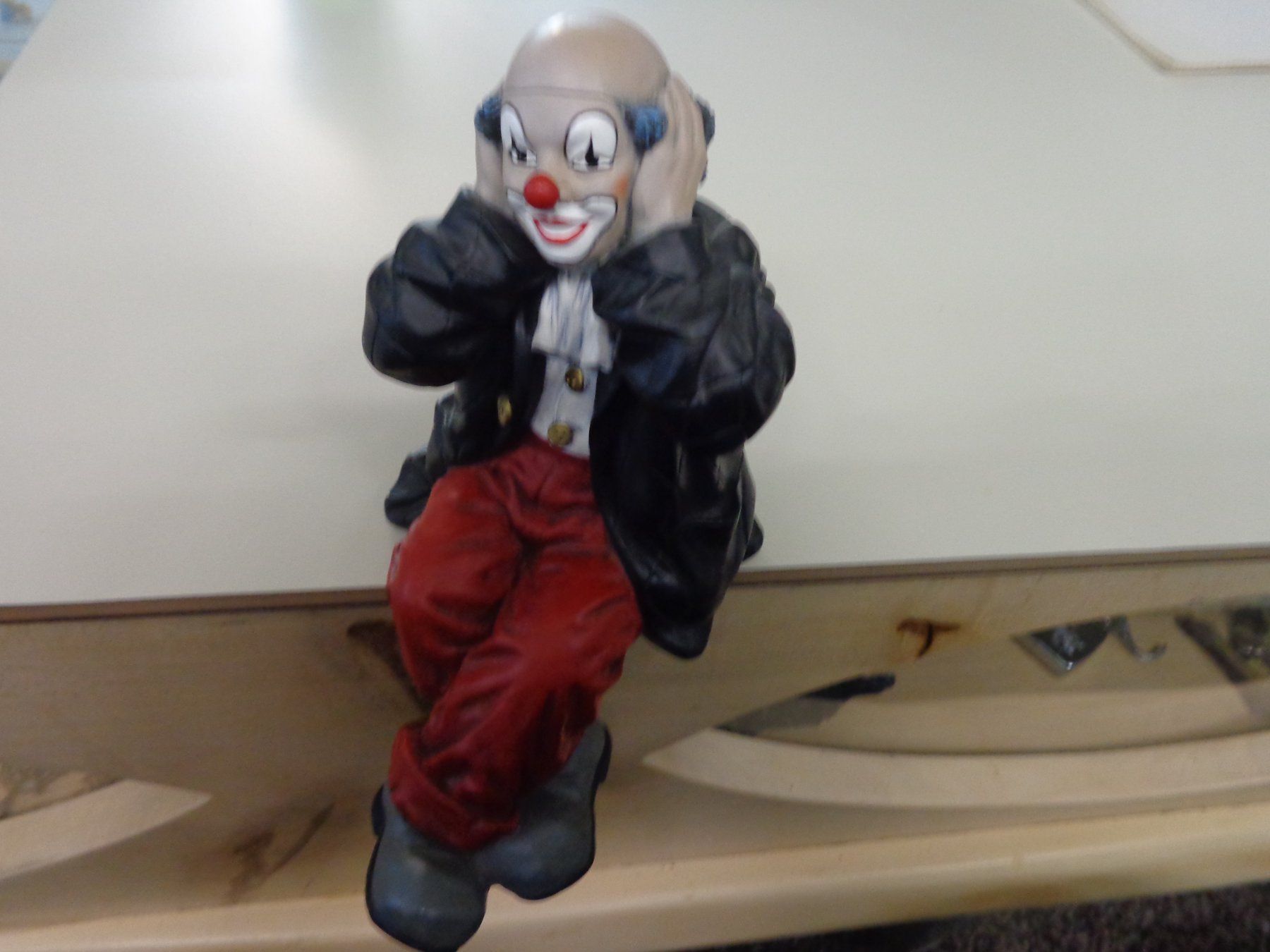 Statuette: Gilde Clown sitzend höre nix Hemd schwarz – Usato da Liestal venduto da Gecko16 2